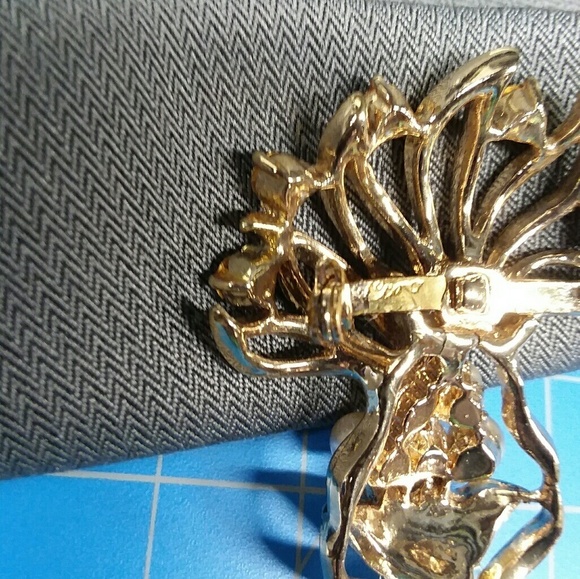 Vintage Coro? Brooch - Picture 4 of 5